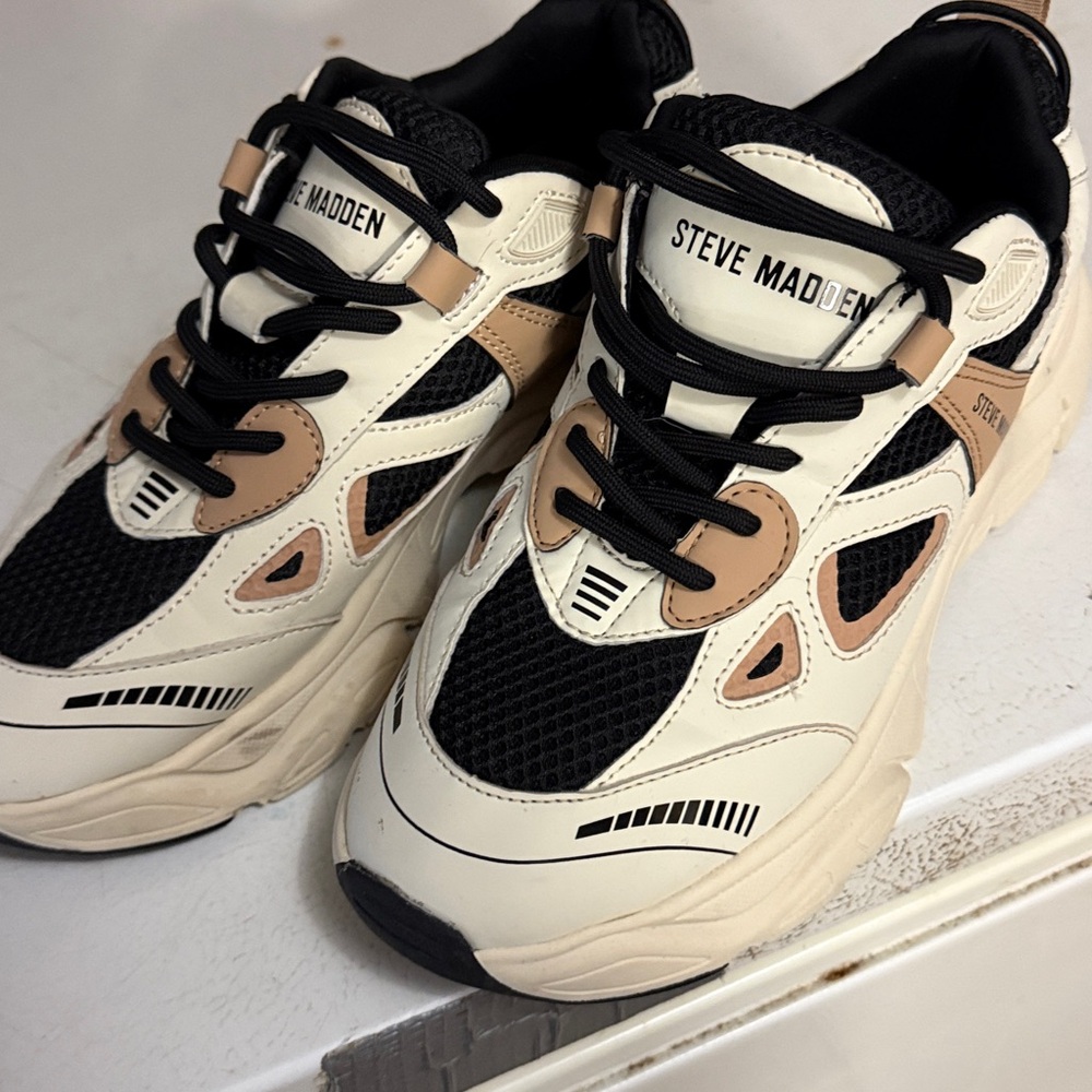 Steve Madden Black and Cream Athletic Shoes